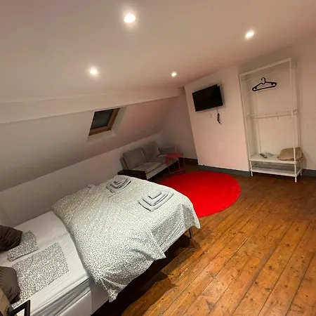 Modern 2-Bedroom Getaway In The Heart Of Ghent Gent