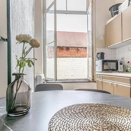 Modern 2-Bedroom Getaway In The Heart Of Ghent Lejlighed Gent