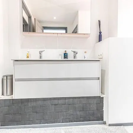 Modern 2-Bedroom Getaway In The Heart Of Ghent * Gent