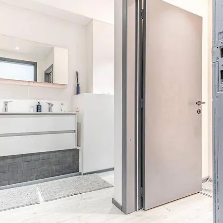 Modern 2-Bedroom Getaway In The Heart Of Ghent Lejlighed *